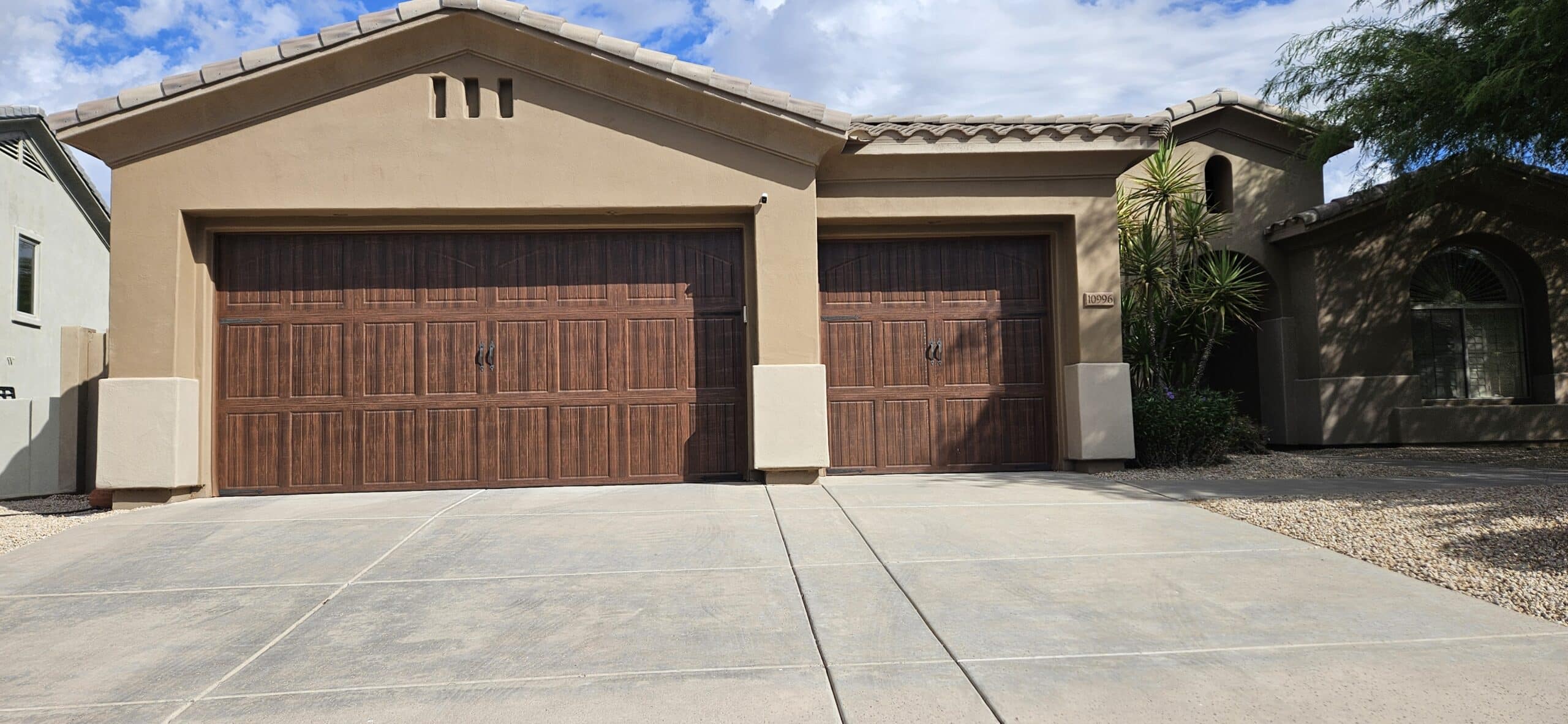 Replacement garage doors on a Glendale home